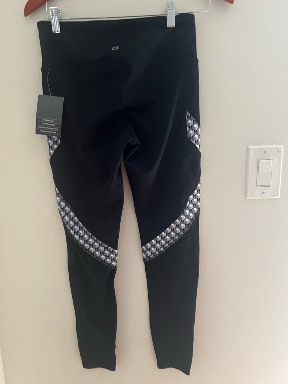 Gap Fit Women’s' Black Athletic Leggings with Reflective Pattern